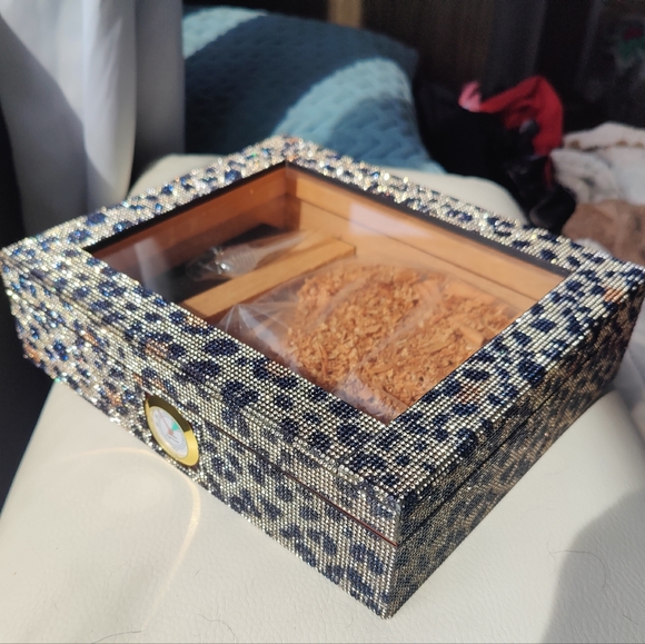 Fierce Cigar Humidor Box with Humidifier - Picture 8 of 11